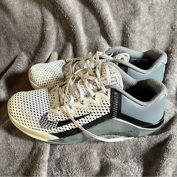 Nike White and Gray Athletic Shoes - Picture 2 of 6